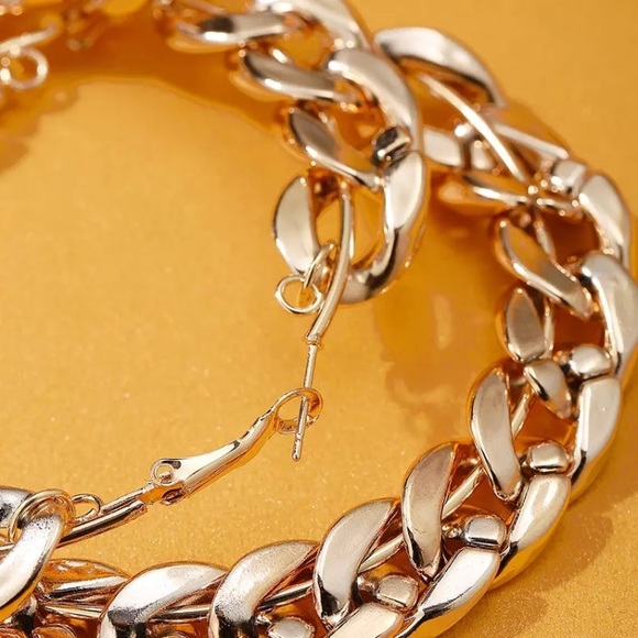 🔵𝟲𝟱%𝗢𝗙𝗙 𝗯𝘂𝗻𝗱𝗹𝗲𝘀 𝟯+🔵 NEW Oversized Acrylic Cuban Chain Hoop Earrings - Picture 7 of 10